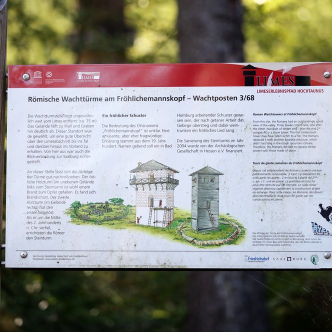 Infoschild über Wachtürme am Weltkulturerbe Obergermanisch-Rhaetischer Limes