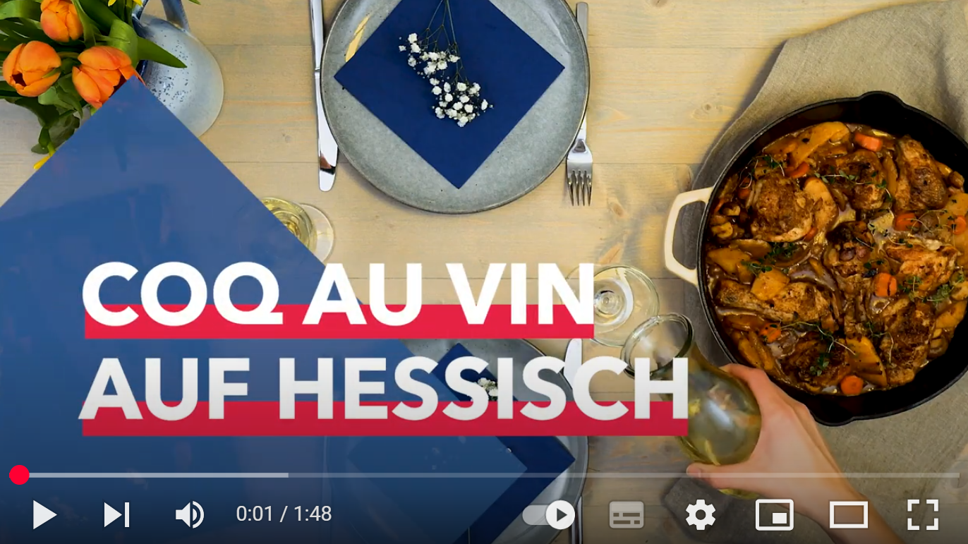 Bild zeigt die hessische Coq au Vin Variante auf einem Tisch